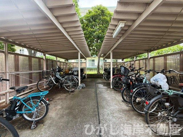 湘南西部住宅2-5号棟の駐輪場|敷地内駐輪場