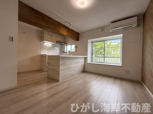 湘南西部住宅2-5号棟の居間・リビング|新規リフォーム完了！　10.3帖　LDK