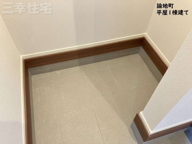 高浜市論地町の設備|玄関のシューズインクローク。ベビーカーもそのまま置ける広いスペースがあります。