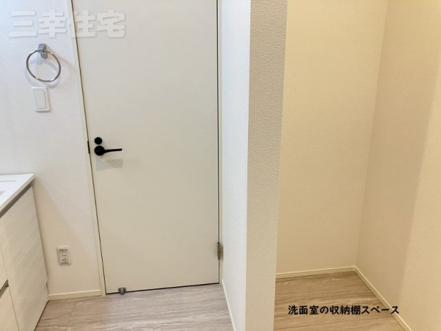 高浜市論地町のランドリースペース|洗面室には収納棚が置けるスペースがあります♪