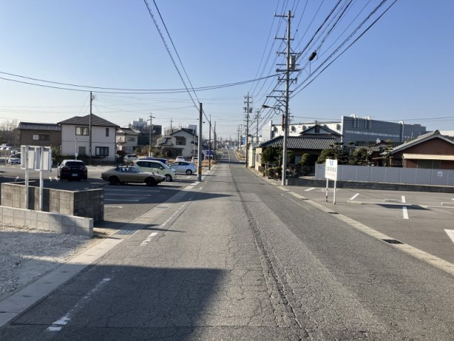 高浜市論地町の前面道路含む現地写真|7.2ｍ前面道路が広いからお車の駐車もラクラクです。東向きに撮影