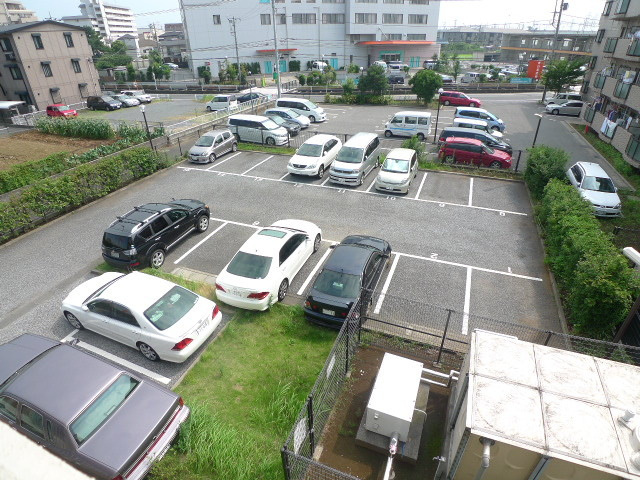 クレール西船の駐車場