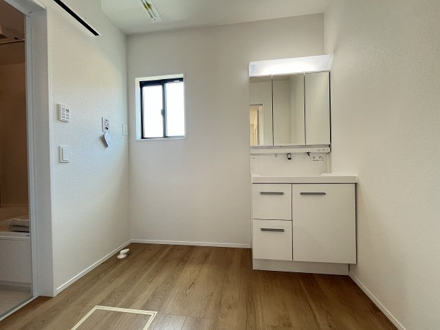 【洗面所】 | 福岡市東区美和台5丁目9期　2号棟（全2棟）【仲介手数料無料・0円】 | 現地写真。