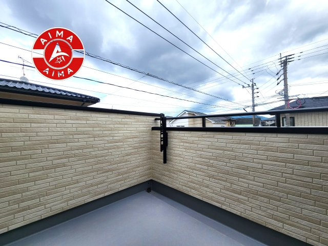 福岡市西区野方3丁目第1-2棟（2号棟）のバルコニー|風をしっかりと感じられるバルコニーでは、毎日が洗濯日和です。広々としているので洗濯も楽しくなるでしょうし、気分転換にバルコニーからの眺めを楽しむのもいいでしょう。