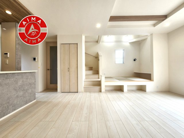 福岡市西区野方3丁目第1-2棟（2号棟）の居間・リビング|明るく開放的なリビングダイニングは豊かな陽光が注ぎ込み、やすらぎの空間を演出してくれます。ご家族で楽しいひとときをお過ごし下さい。※家具はCGを合成したものです。