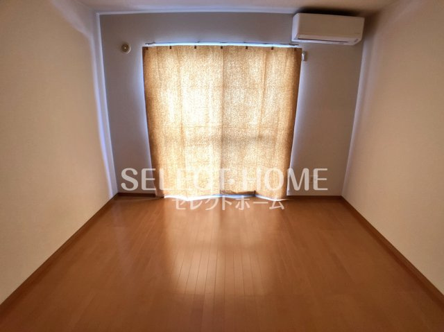 【寝室】 | 第5カネイ八帖北町アパートＢ棟 | 落ち着いて過ごせるお部屋なので、寝室にいかがでしょうか