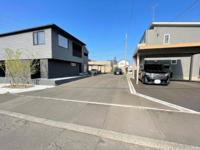 金山1条2丁目　一戸建ての前面道路含む現地写真