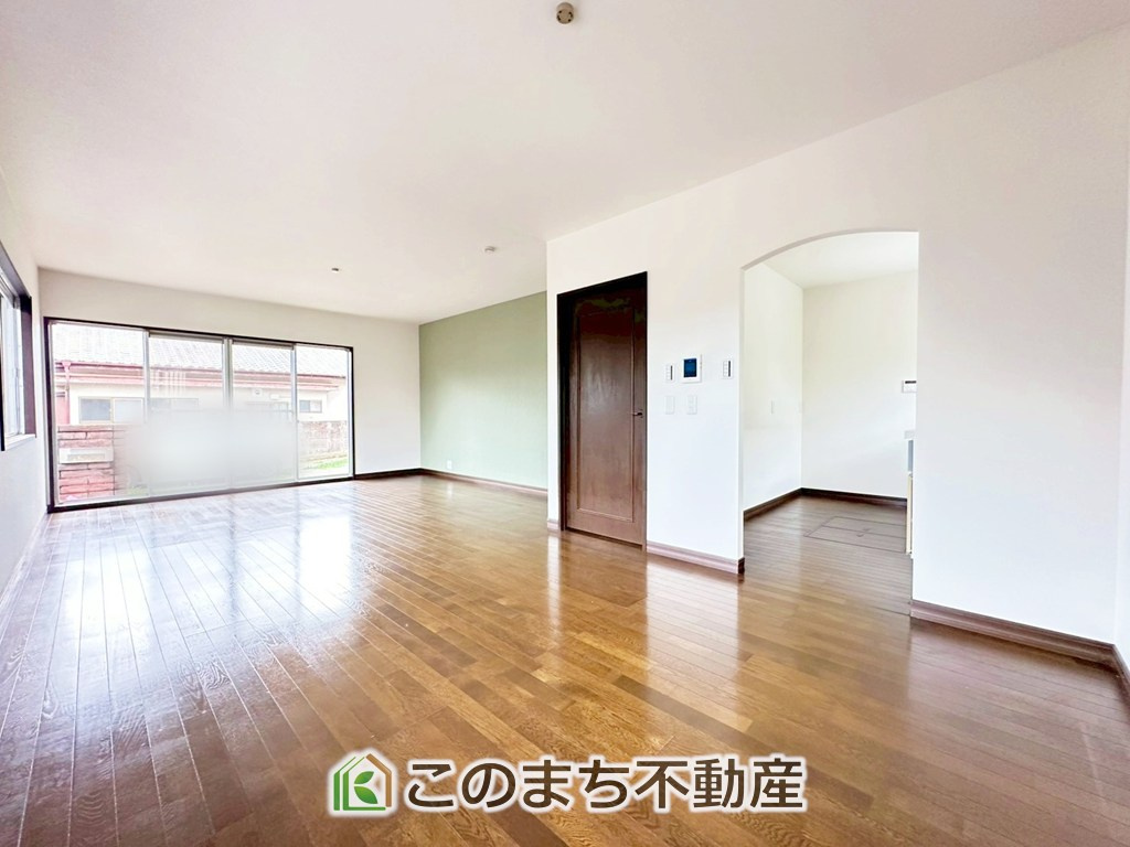 KEM下都賀郡壬生町2期　中古戸建の居間・リビング|開放感のある大きなリビング♪

