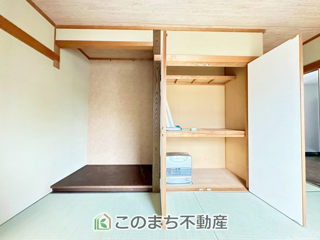 KEM下都賀郡壬生町2期　中古戸建の収納|和室の収納スペースは中棚が付いてますので、お布団をしまうのに最適です♪
