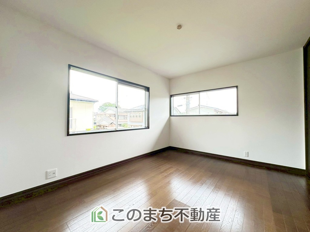 KEM下都賀郡壬生町2期　中古戸建の洋室|一人ひとりの大切なプライベート空間。ゆとりある広さで、一人の時間をゆったりと過ごせる安らぐお部屋になるはずです。
