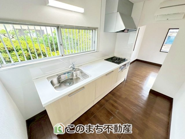 KEM下都賀郡壬生町2期　中古戸建のキッチン|毎日使うキッチン周りが綺麗で清潔に保たれていると、お料理を作るのも楽しくなりますよね。機能性とデザイン性を持たせたキッチンで気持ちよくお料理が出来そうです。
