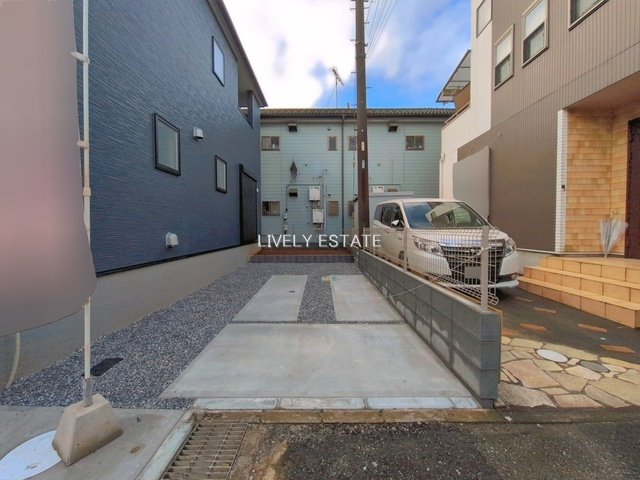 草加市稲荷6丁目 新築分譲住宅の駐車場