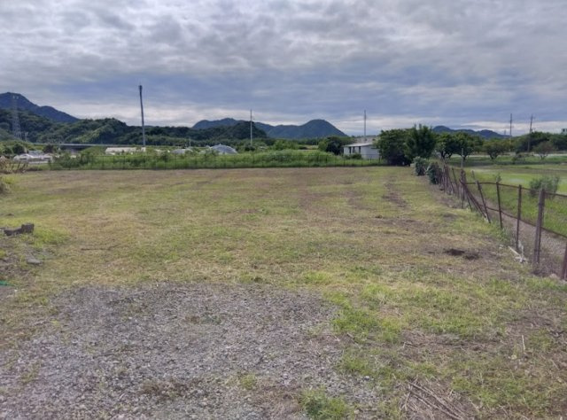売土地　田方郡函南町肥田の外観|広々とした土地と自然豊かで開放的なロケーションです。四季の移ろいを身近に感じながら、のんびり暮らせる住環境です。