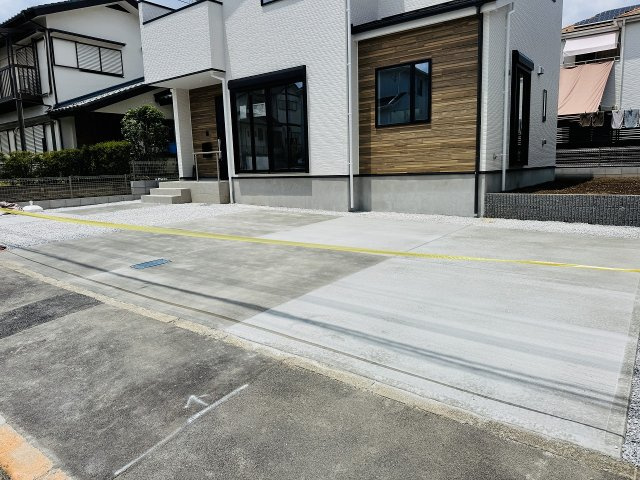 八王子市　北野台　新築一戸建て　３３期の駐車場|～並列3台駐車可能カースペース付き～