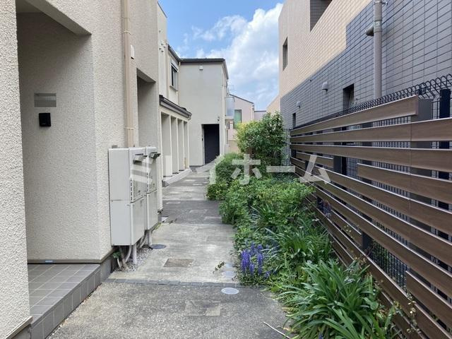 リベルテ池田山のエントランス