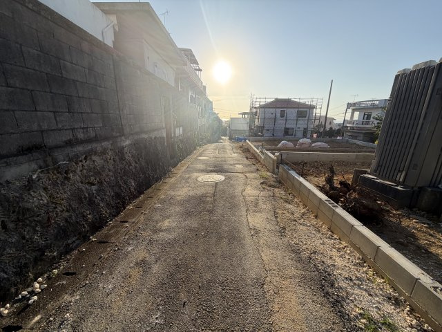 浦添市仲間（全6棟）の前面道路含む現地写真|※南側公道4m♪