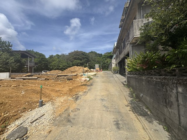 浦添市仲間（全6棟）の前面道路含む現地写真|※北側公道4m♪