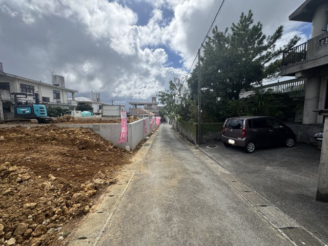 浦添市仲間（全6棟）の前面道路含む現地写真|※北側公道4m♪