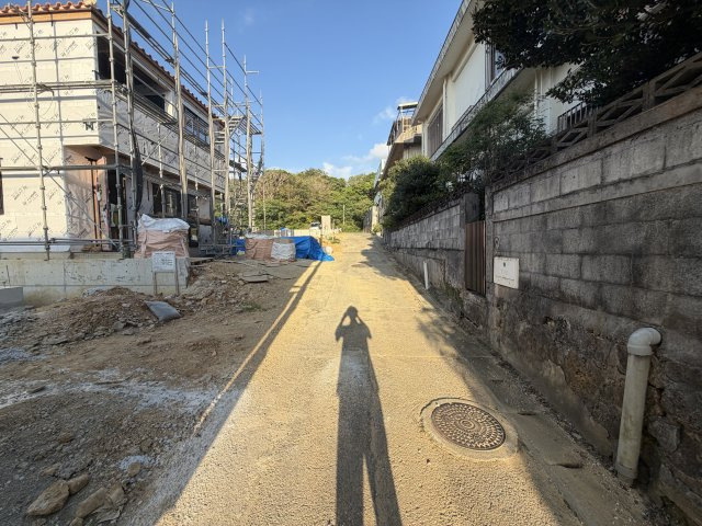 浦添市仲間（全6棟）の前面道路含む現地写真|※北側公道4m♪