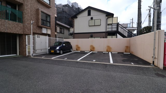 ライオンズマンション須磨マリンビューの駐車場