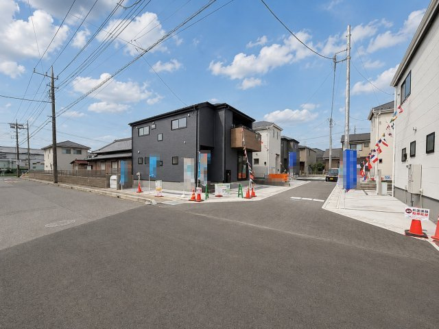 三郷市彦糸1丁目　新築戸建　全6棟　1号棟の前面道路含む現地写真|前面道路含む現地写真です。