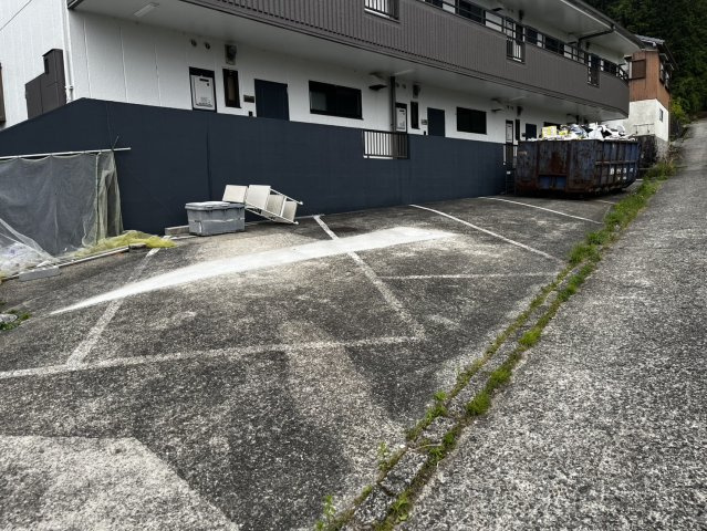 福地（マンション）の駐車場