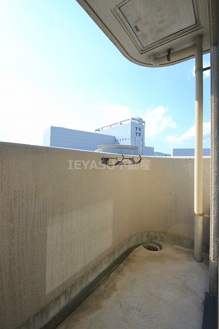 広島市中区加古町の賃貸マンションのバルコニー