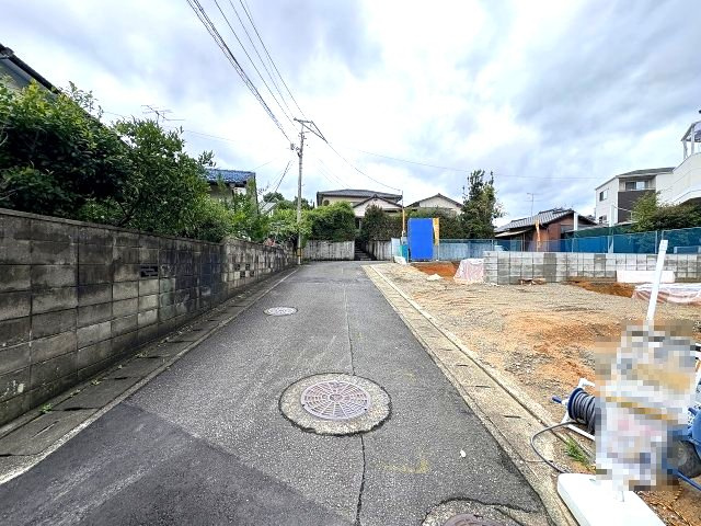 【その他】 | 福岡市南区屋形原2丁目4期　1号棟（全2棟）【仲介手数料無料・0円】 | 現地写真。前面道路です。