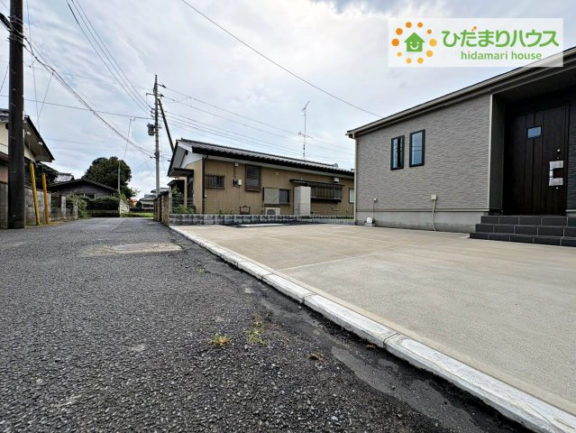 ひたちなか市津田　新築戸建の駐車場|ご家族でお車に乗る方に！駐車場2台分あります！