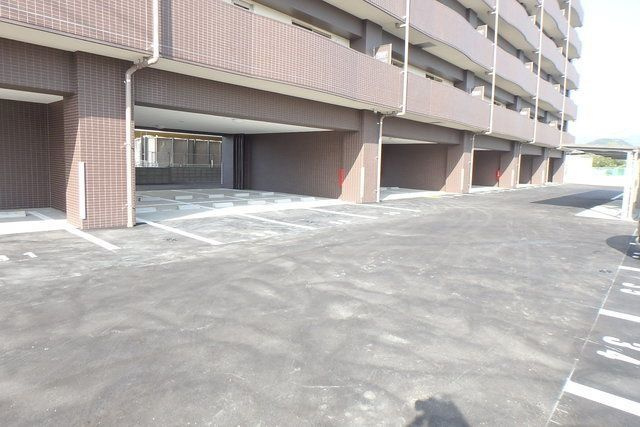 レブリアント板付　板付小学校区の駐車場|レブリアント板付