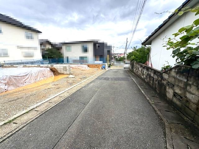 【その他】 | 福岡市南区屋形原2丁目4期　2号棟（全2棟）【仲介手数料無料・0円】 | 現地写真。前面道路です。