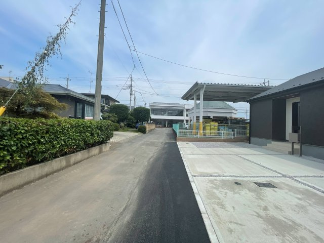 新築戸建・新築建売　伊勢崎市茂呂町2丁目　茂呂小学校・第一中学校の前面道路含む現地写真