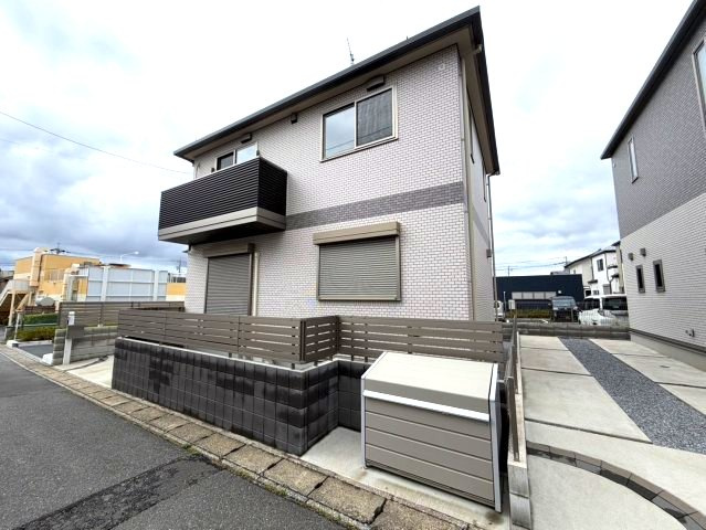 松戸新田戸建のエントランス