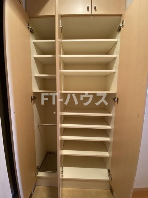 クイーンズ・パレス２の収納