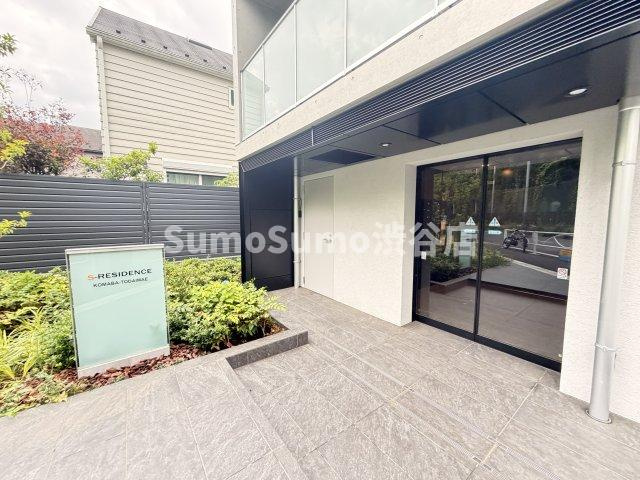 S－RESIDENCE駒場東大前のエントランス|ゆとりのあるエントランスです