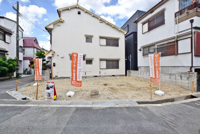 エムズガーデン尼崎市上ノ島町2丁目建築条件付き売土地│3LDK＋駐車1台可|2方向に道路が接することで視界が広がり、明るく風通しの良い住まいを計画しやすい敷地です。建築条件付きなので、理想の暮らしに合わせた住まいづくりをご提案できます。