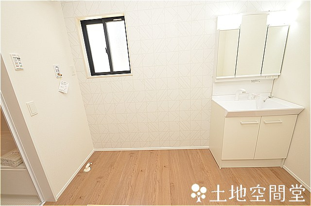 新築　沖田3丁目1期の独立洗面台|7/10室内撮影