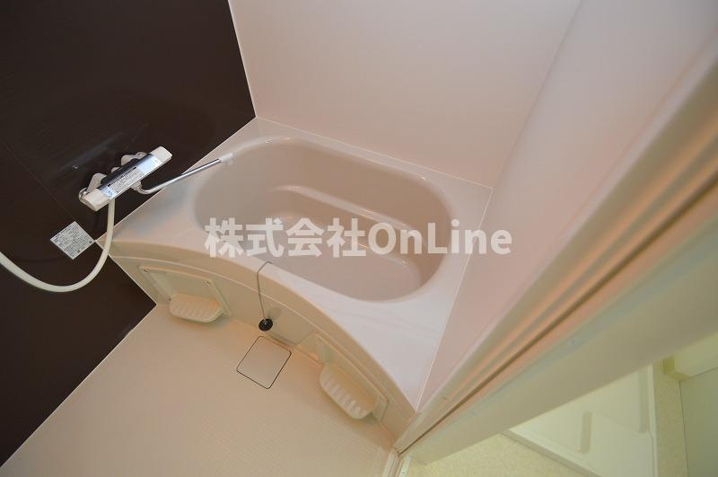 東大阪市近江堂１丁目のアパートの浴室