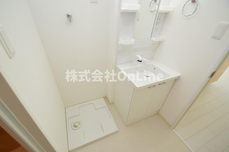 東大阪市近江堂１丁目のアパートの洗面所