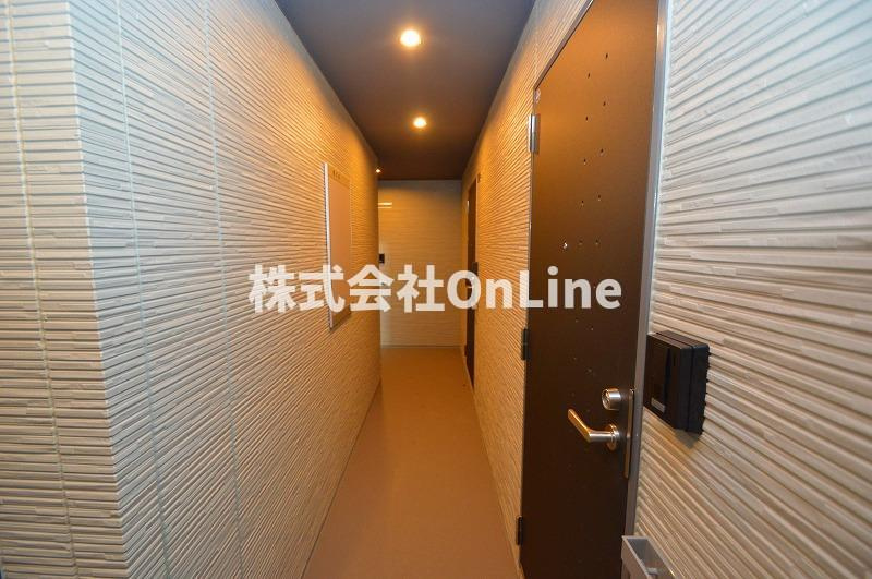 東大阪市近江堂１丁目のアパートのロビー