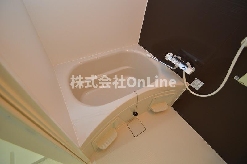 東大阪市近江堂１丁目のアパートの浴室