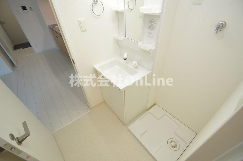 東大阪市近江堂１丁目のアパートの洗面所