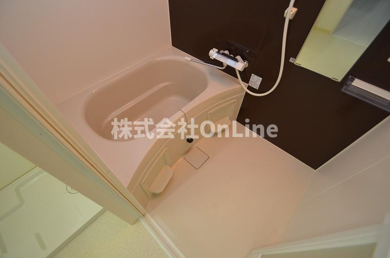 東大阪市近江堂１丁目のアパートの浴室