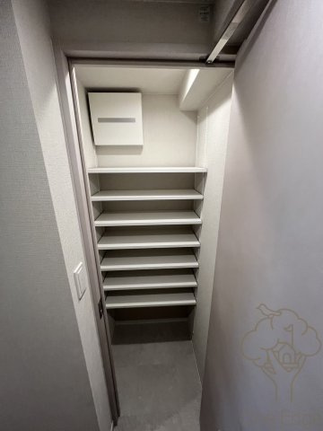 シーズンフラッツ新大阪の玄関