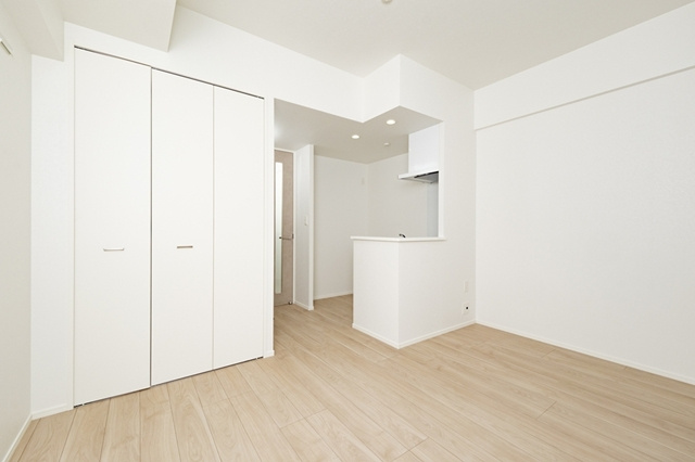 新品家具付きマンション築港本町8B(KaGood福岡)の居間・リビング