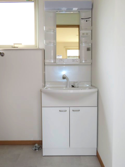 北見市常盤町４丁目５番地１２、５番１０　中古売家の独立洗面台|【リフォーム済み】洗面化粧台は新品に交換しました。