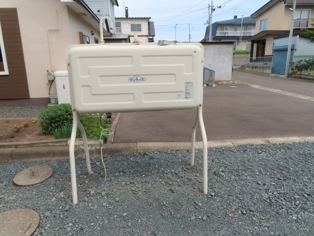 北見市常盤町４丁目５番地１２、５番１０　中古売家の設備|【リフォーム済み】灯油タンクです。