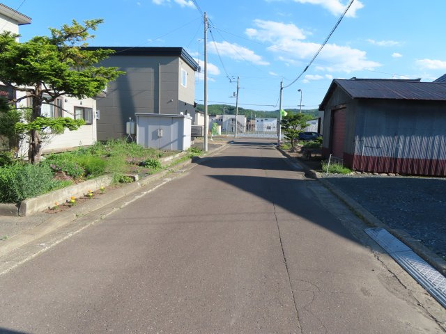 北見市常盤町４丁目５番地１２、５番１０　中古売家の前面道路含む現地写真|【前面道路】前面道路別アングルです。