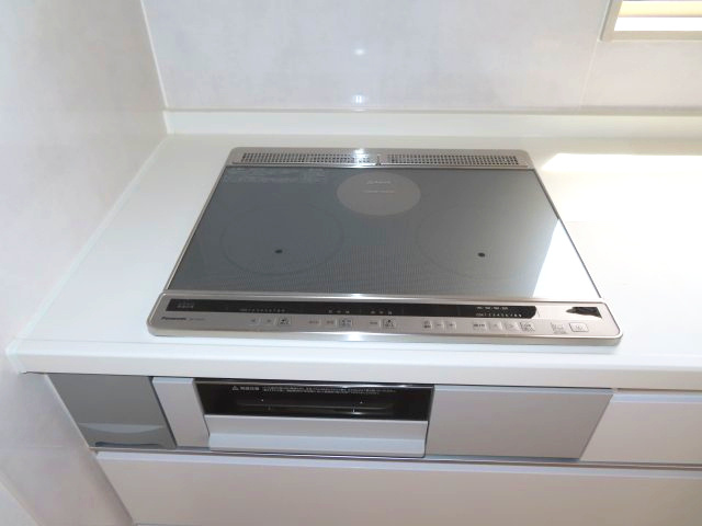 北見市常盤町４丁目５番地１２、５番１０　中古売家のキッチン|IHクッキングヒーター