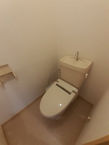 とまとハイツⅡのトイレ|ゆったりとした空間のトイレです